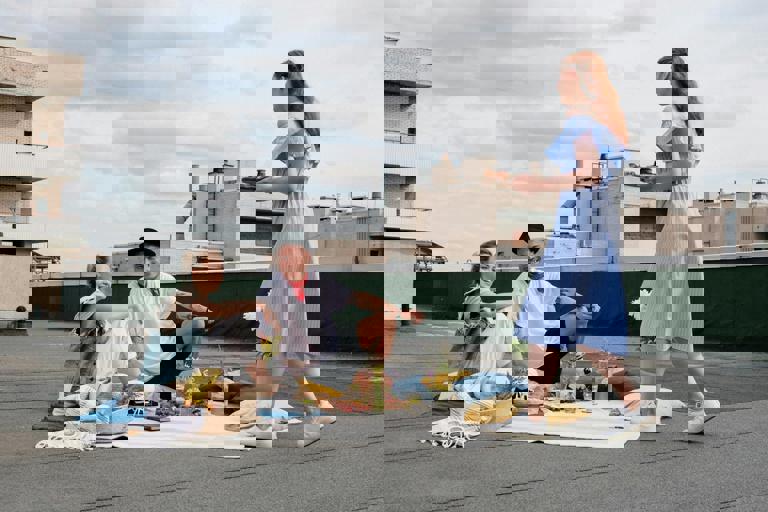 Secret Rooftop Cafés Lure Locals Above the City’s Bustling Streets